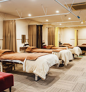 身体の痛みに悩みませんか? 中央区の整骨院が力になります。